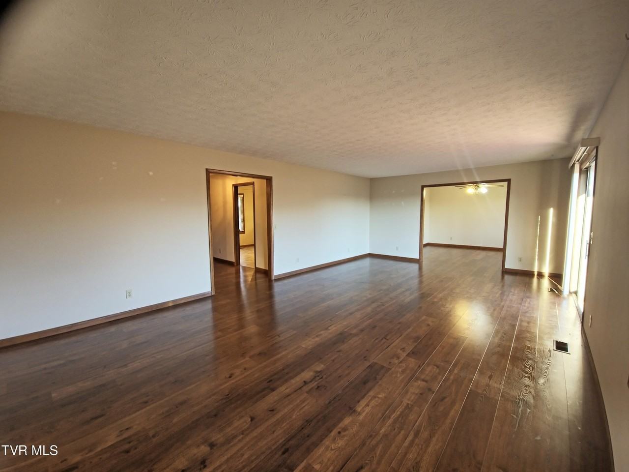 346 Eastland Dr - Photo 5 of 36