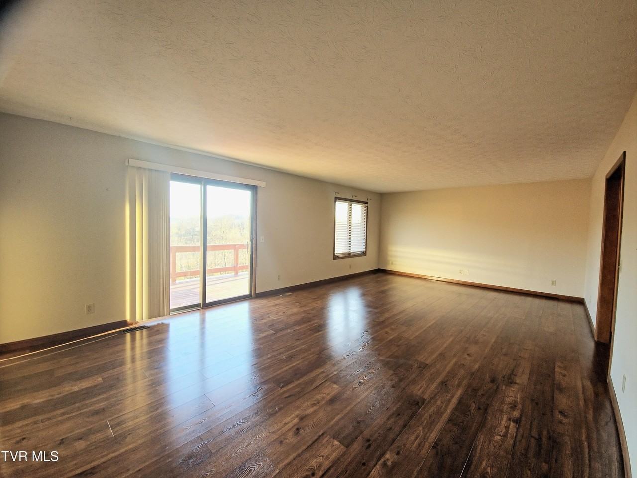 346 Eastland Dr - Photo 6 of 36