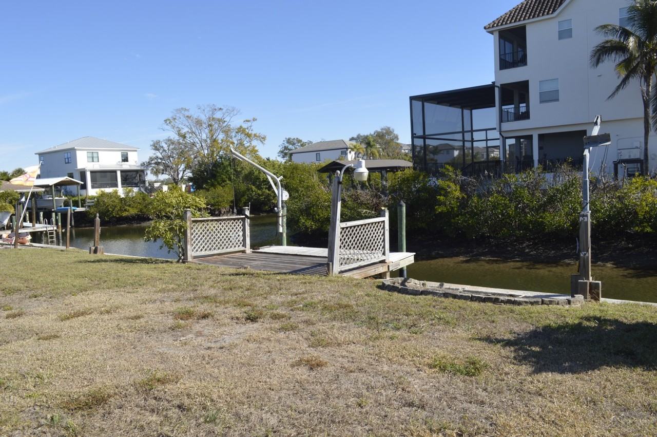 6525 Manila Palm Way - Photo 3 of 46