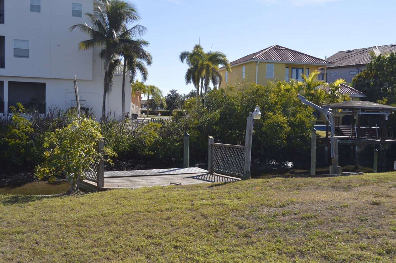 6525 Manila Palm Way - Photo 4 of 46