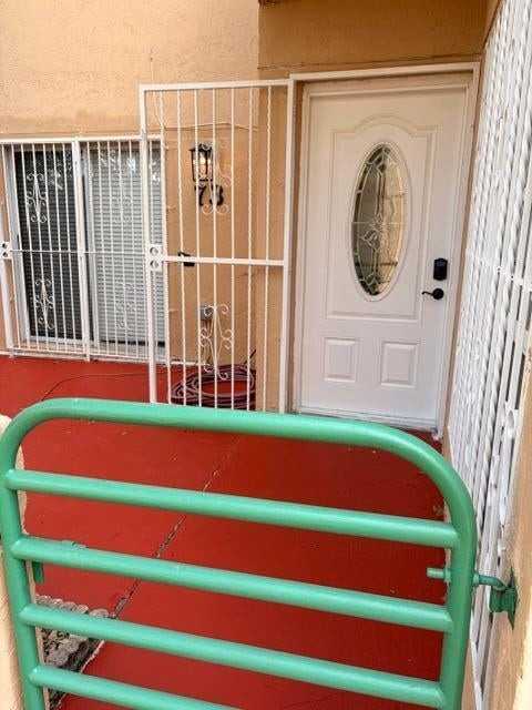 11825 Sw 18th Ter - Photo 2 of 27