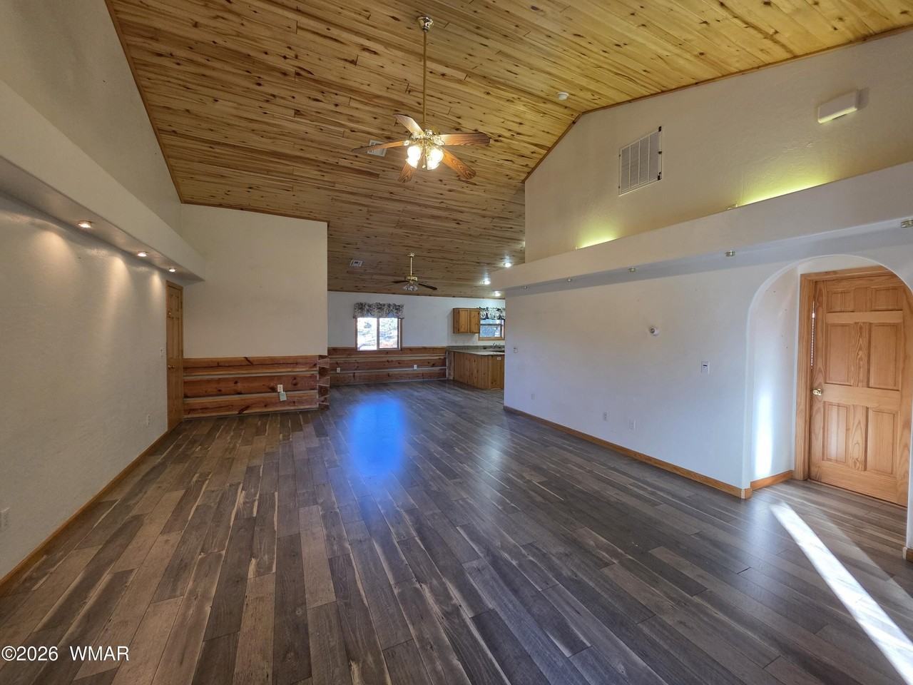 2130 Evergreen Ln - Photo 3 of 27