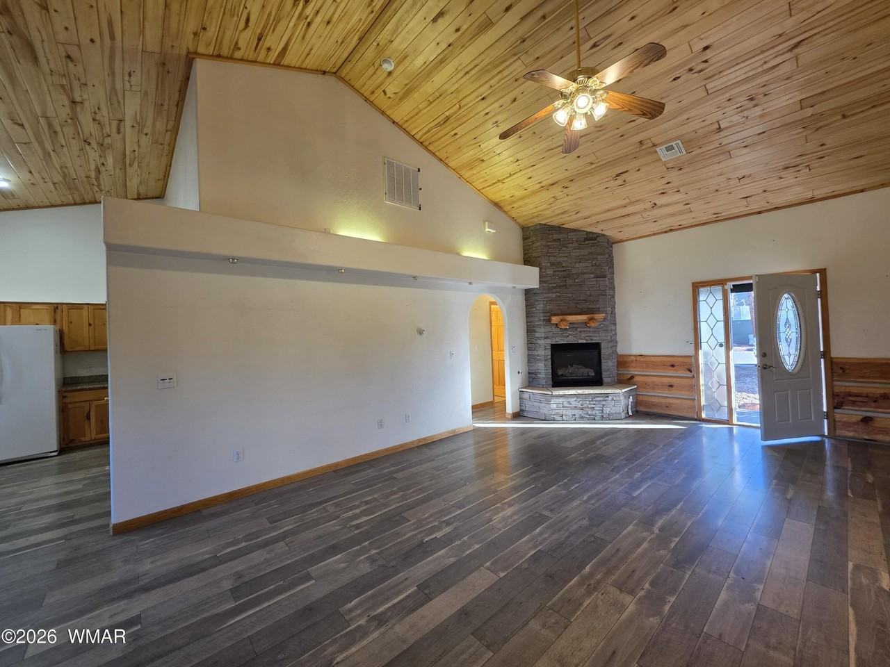 2130 Evergreen Ln - Photo 4 of 27