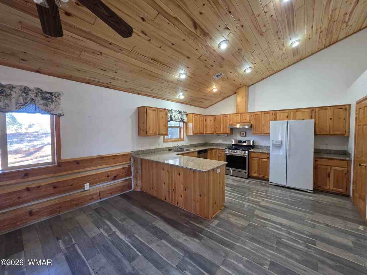 2130 Evergreen Ln - Photo 5 of 27