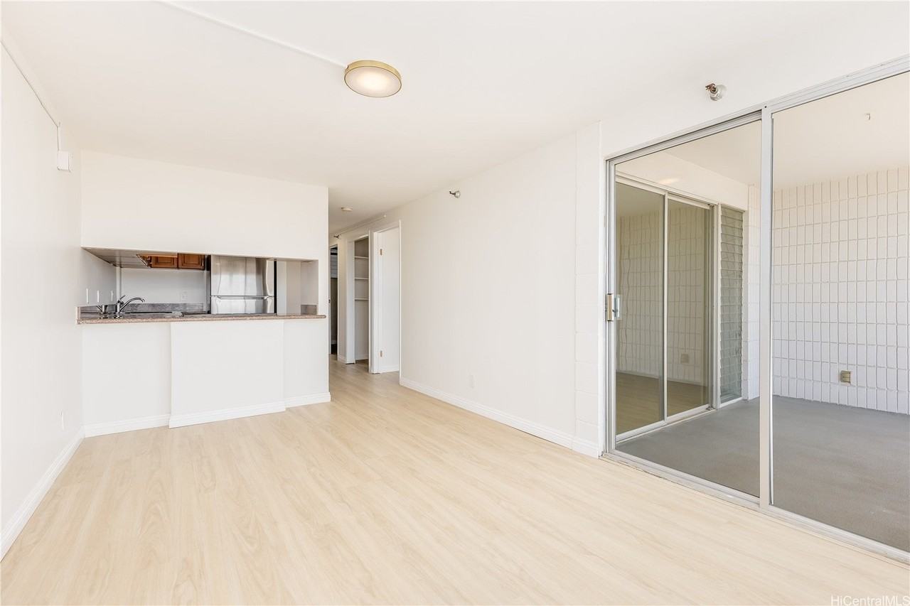 2542 Date St - Photo 5 of 25