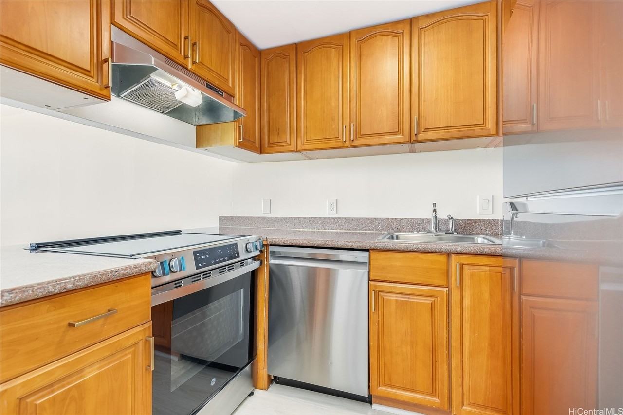 2542 Date St - Photo 7 of 25