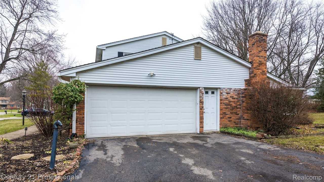 21824 Rathlone Dr - Photo 4 of 50