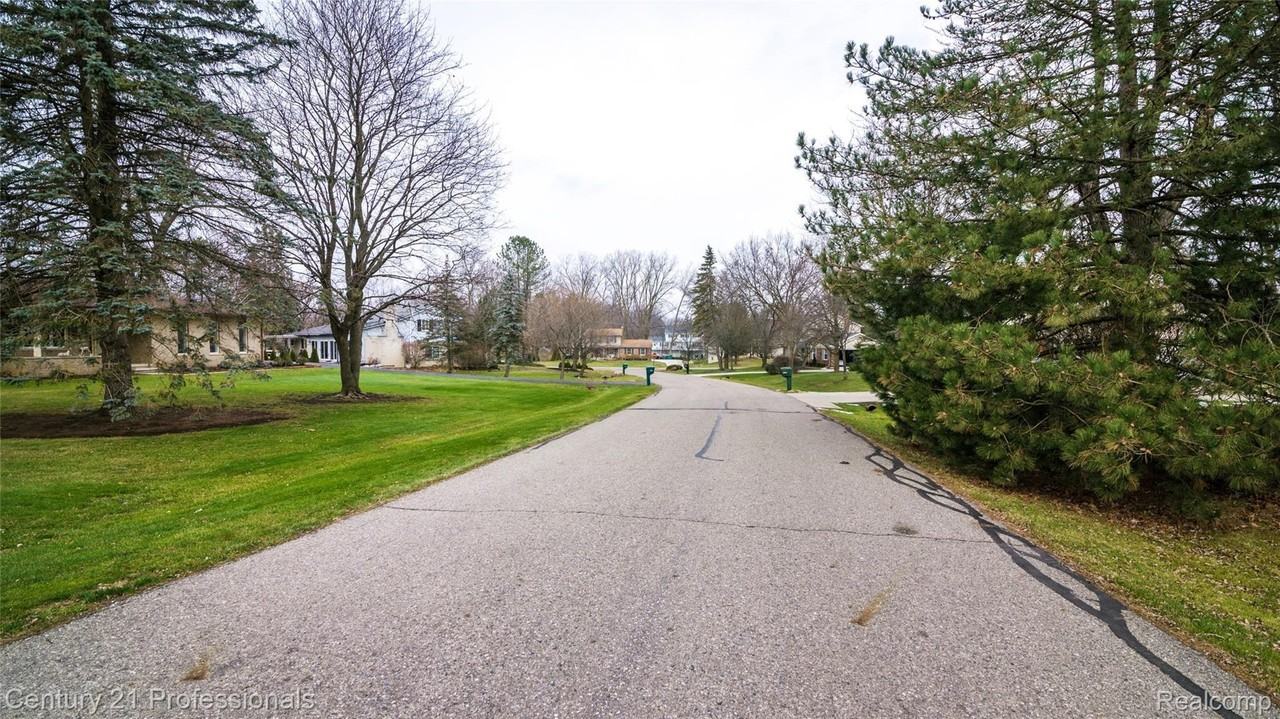 21824 Rathlone Dr - Photo 5 of 50