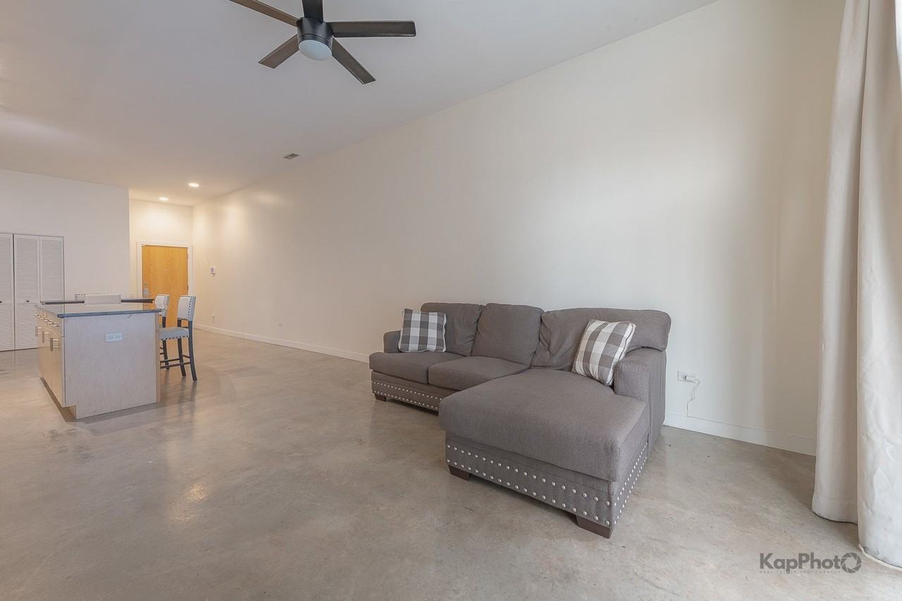 949 W Madison St - Photo 3 of 26