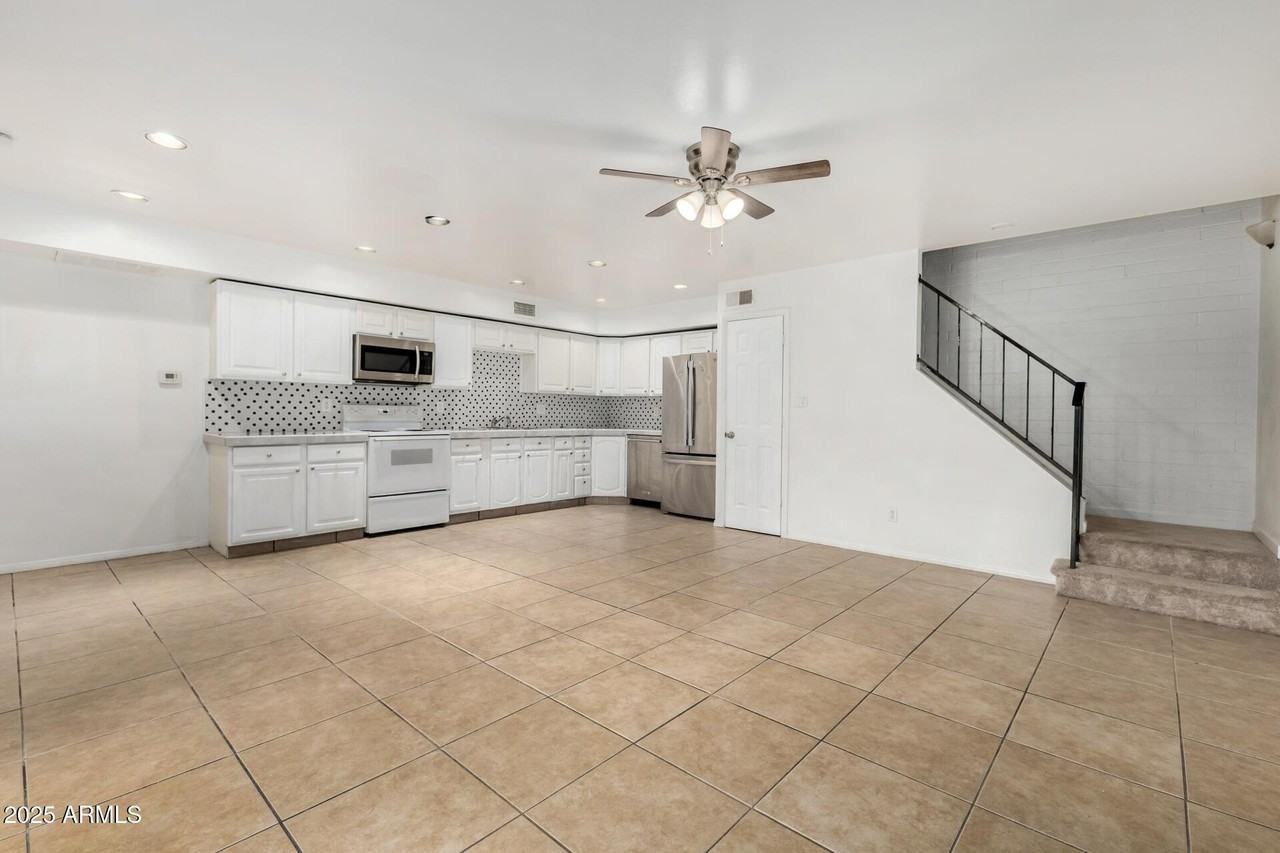 8430 N 34th Dr - Photo 4 of 21