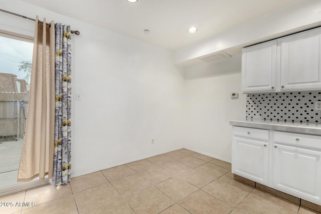 8430 N 34th Dr - Photo 7 of 21