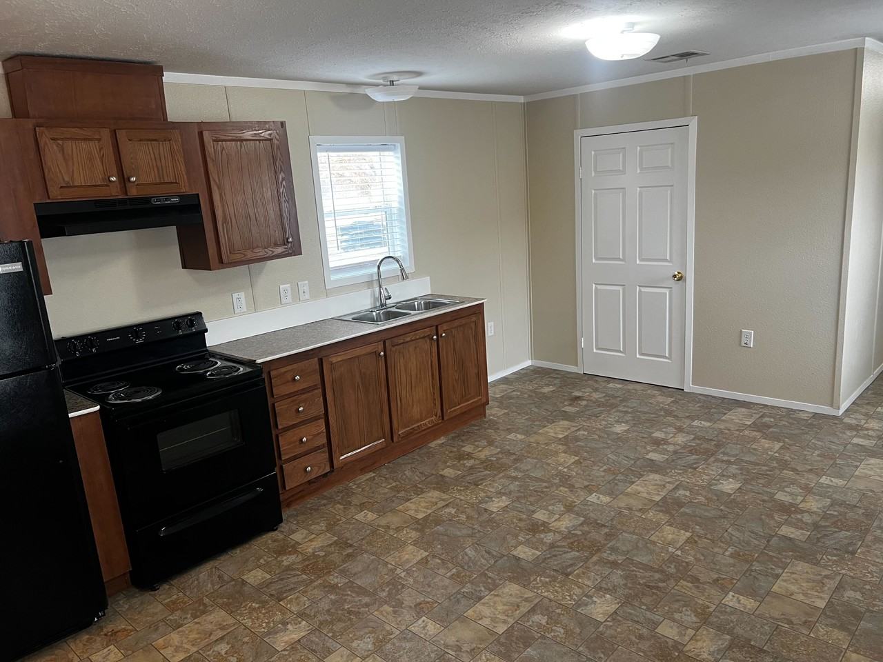 709 N Collins Fwy #21 - Photo 6 of 25