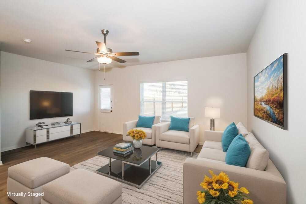 204 Marsh Ln - Photo 4 of 20