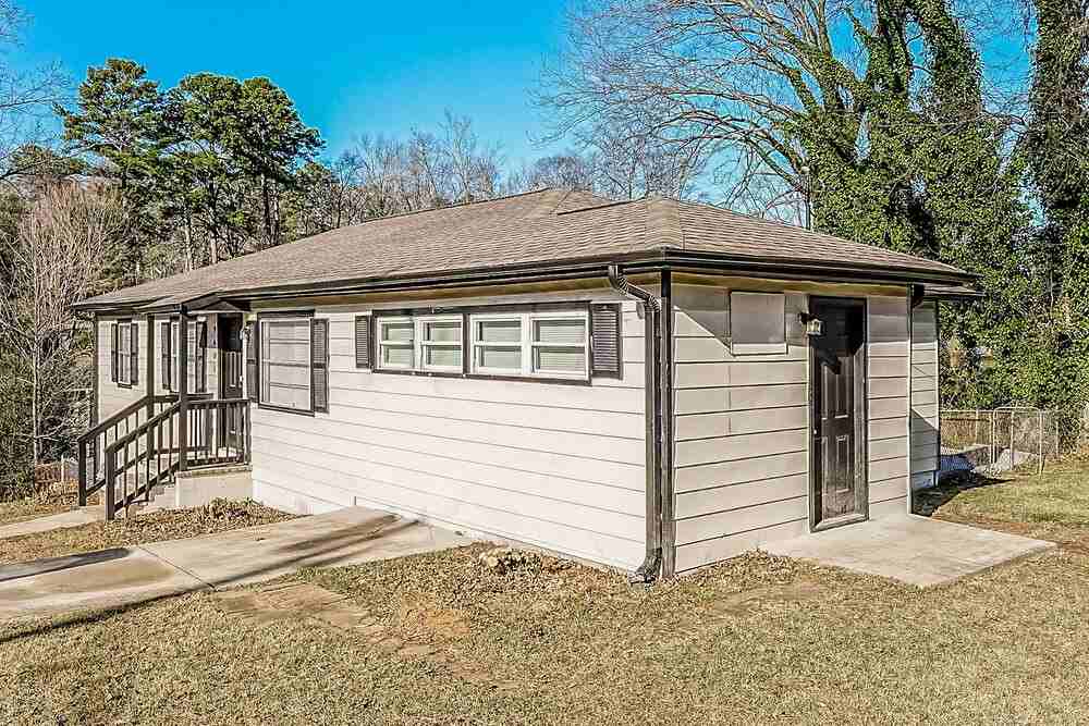 9601 Red Lane Dr - Photo 3 of 16