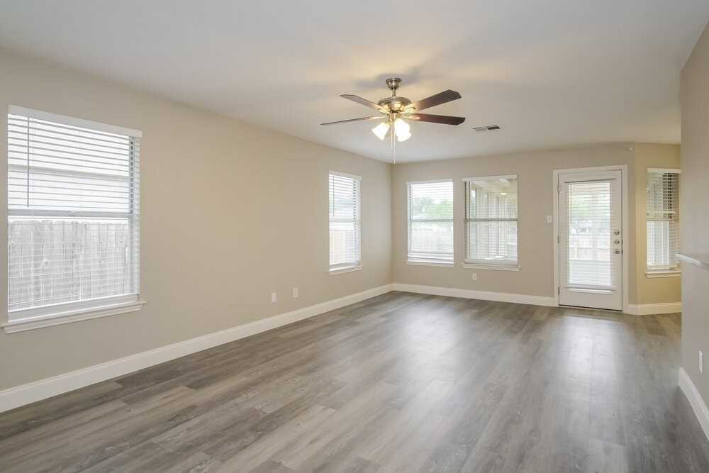 809 Bushmills Ct - Photo 4 of 16