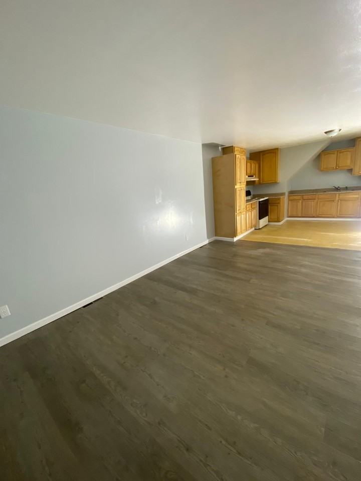 1140 Wolf St #4 - Photo 2 of 9