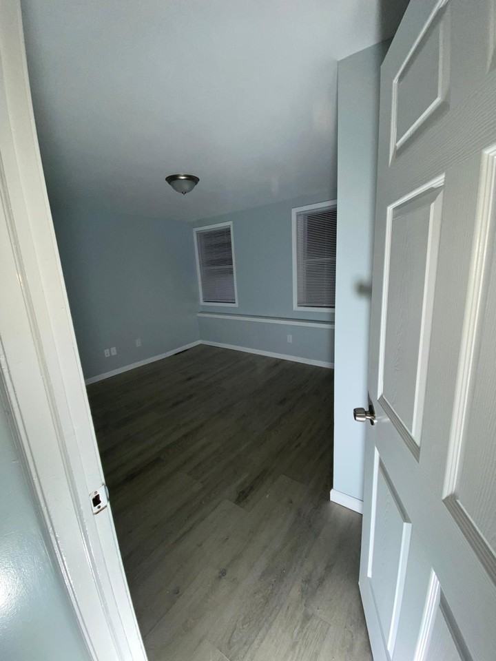 1140 Wolf St #4 - Photo 4 of 9