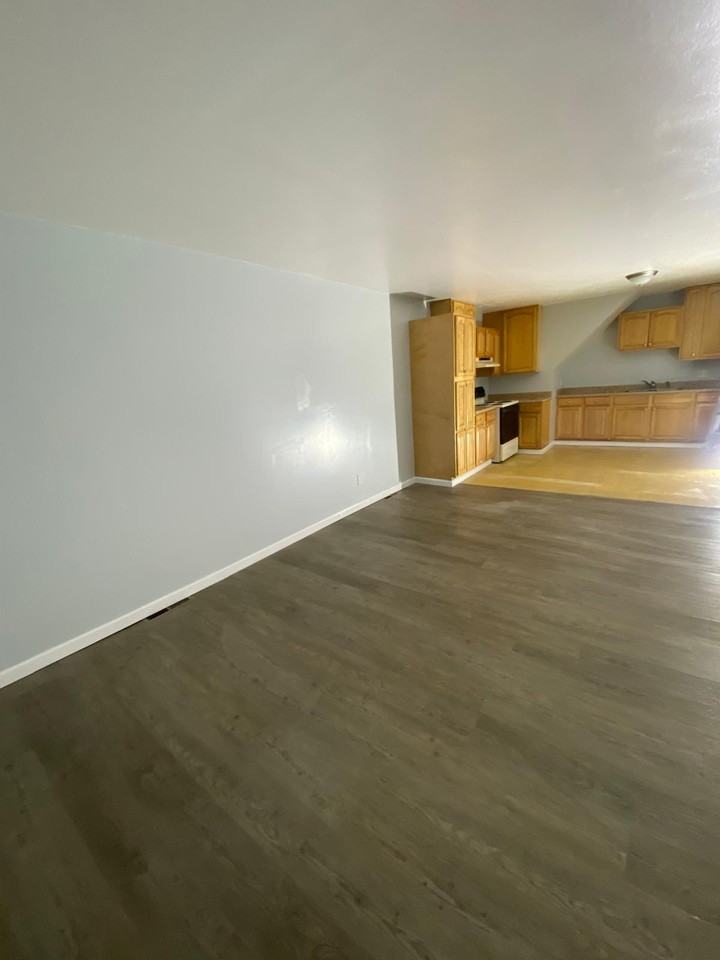 1140 Wolf St #4 - Photo 7 of 9