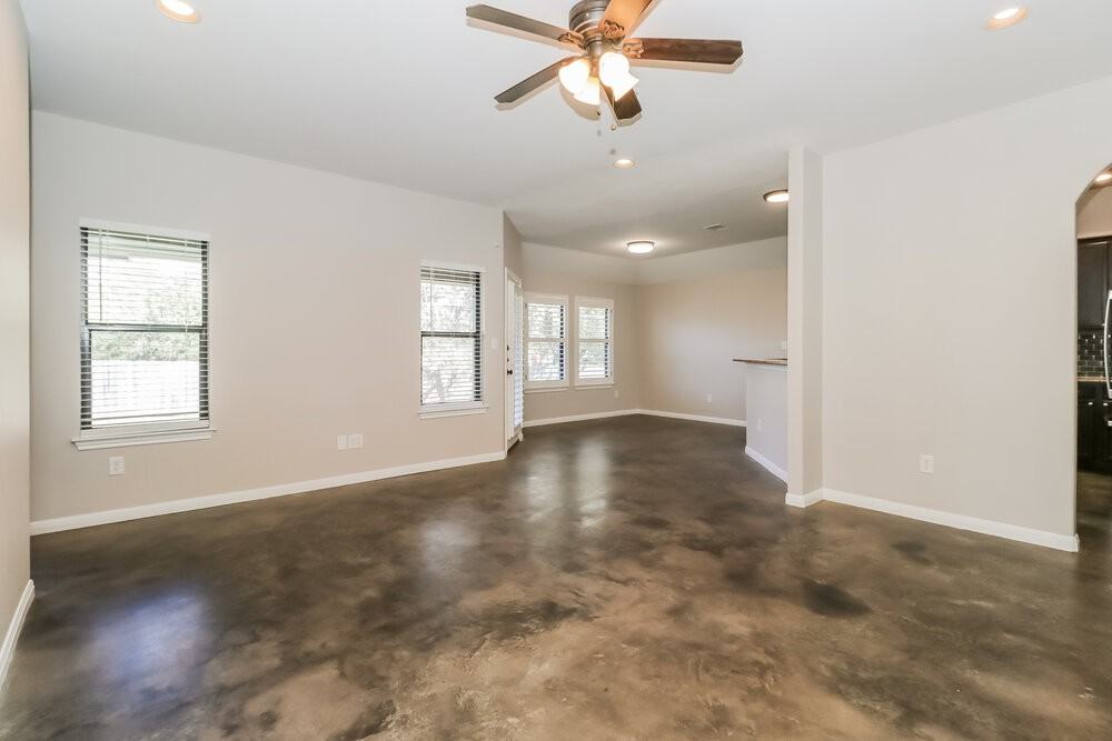 701 Algerita Dr - Photo 4 of 17