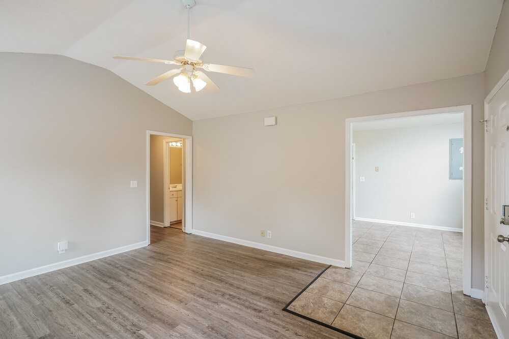 1515 Rochester Dr - Photo 3 of 16