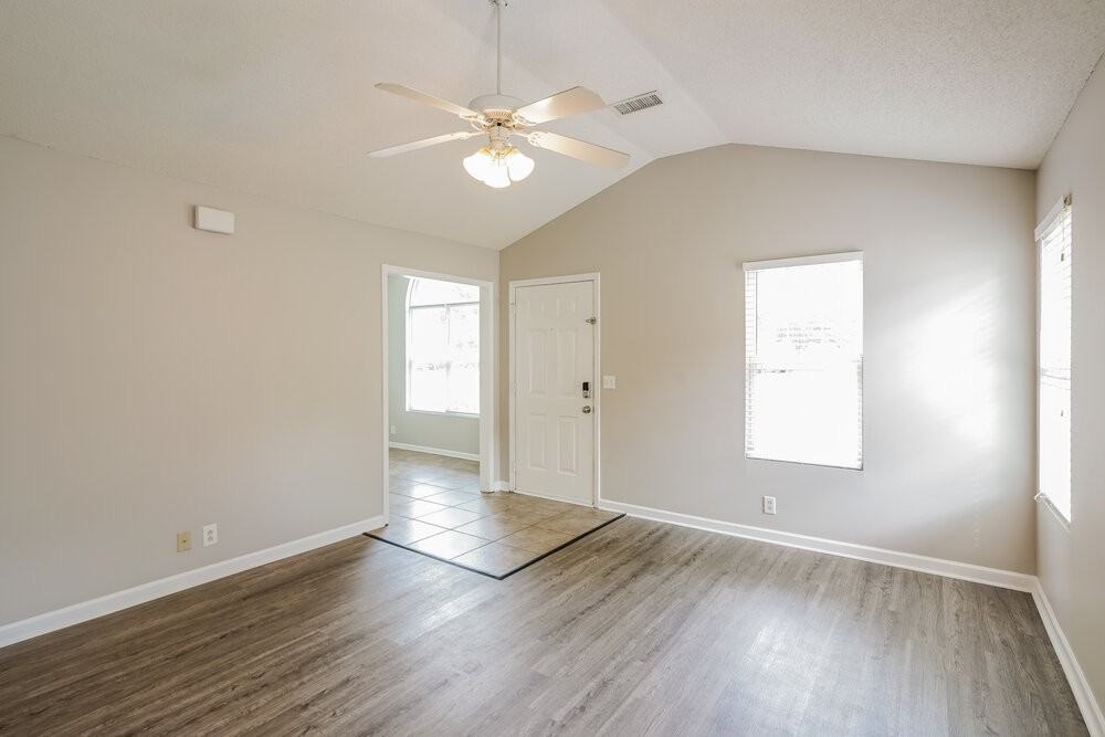 1515 Rochester Dr - Photo 5 of 16