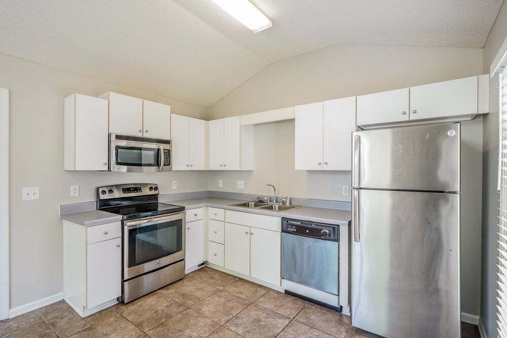 1515 Rochester Dr - Photo 6 of 16