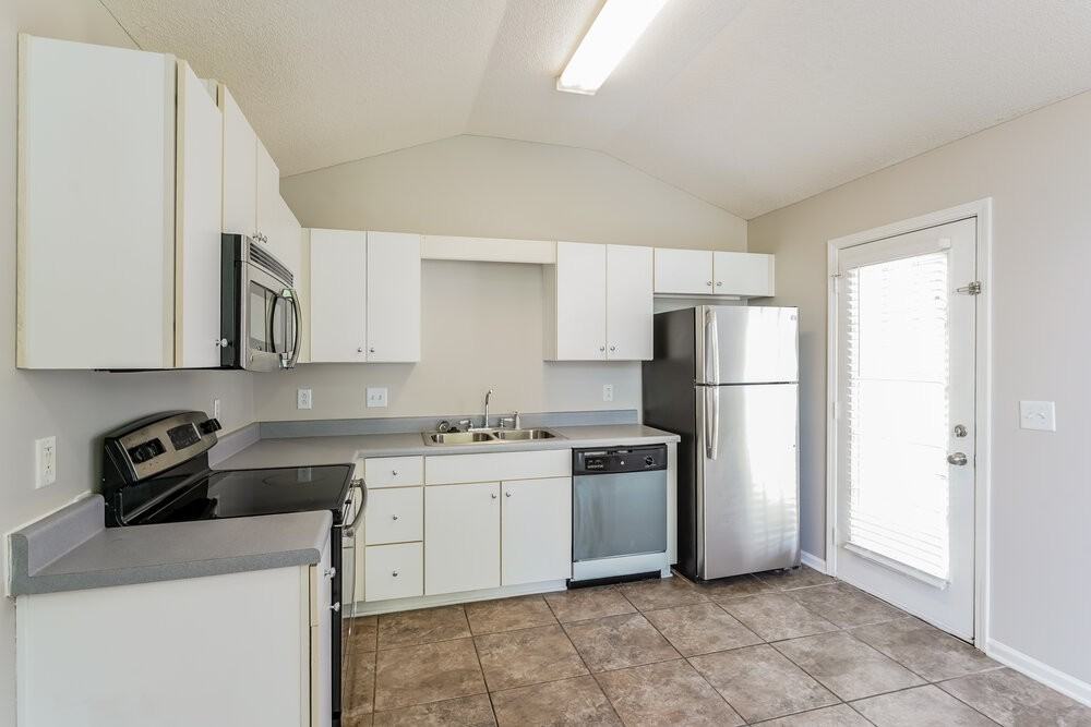 1515 Rochester Dr - Photo 7 of 16