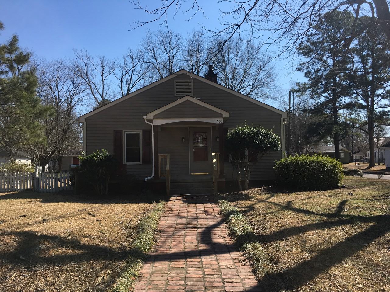 302 N Brevard St - Photo 3 of 20