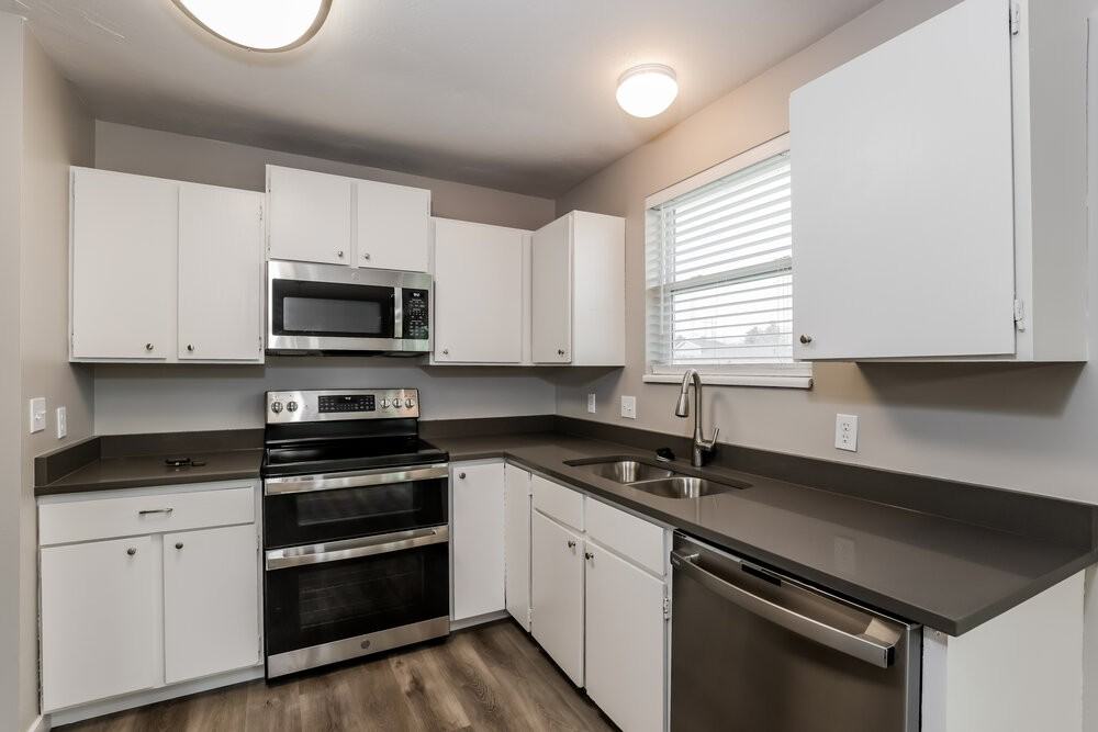 6136 S Woodsborough Way - Photo 7 of 17