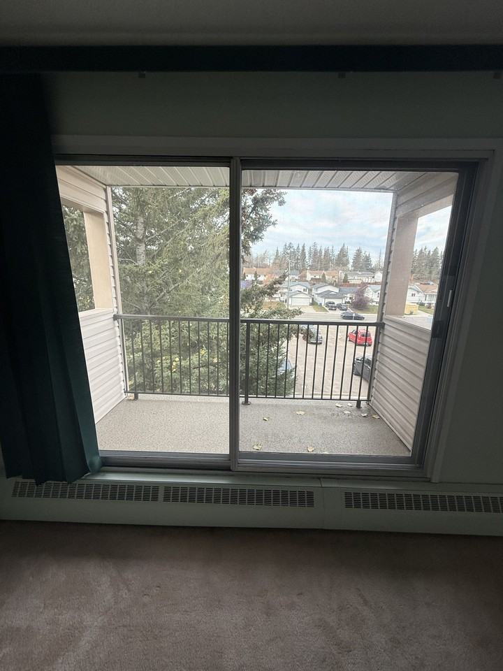 301 911-301 10 Street - 1 #1 - Photo 6 of 11