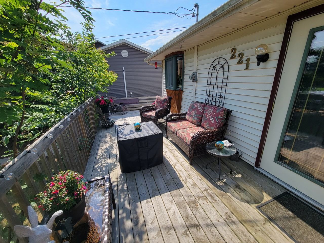 221 Birch Ave - Photo 5 of 25