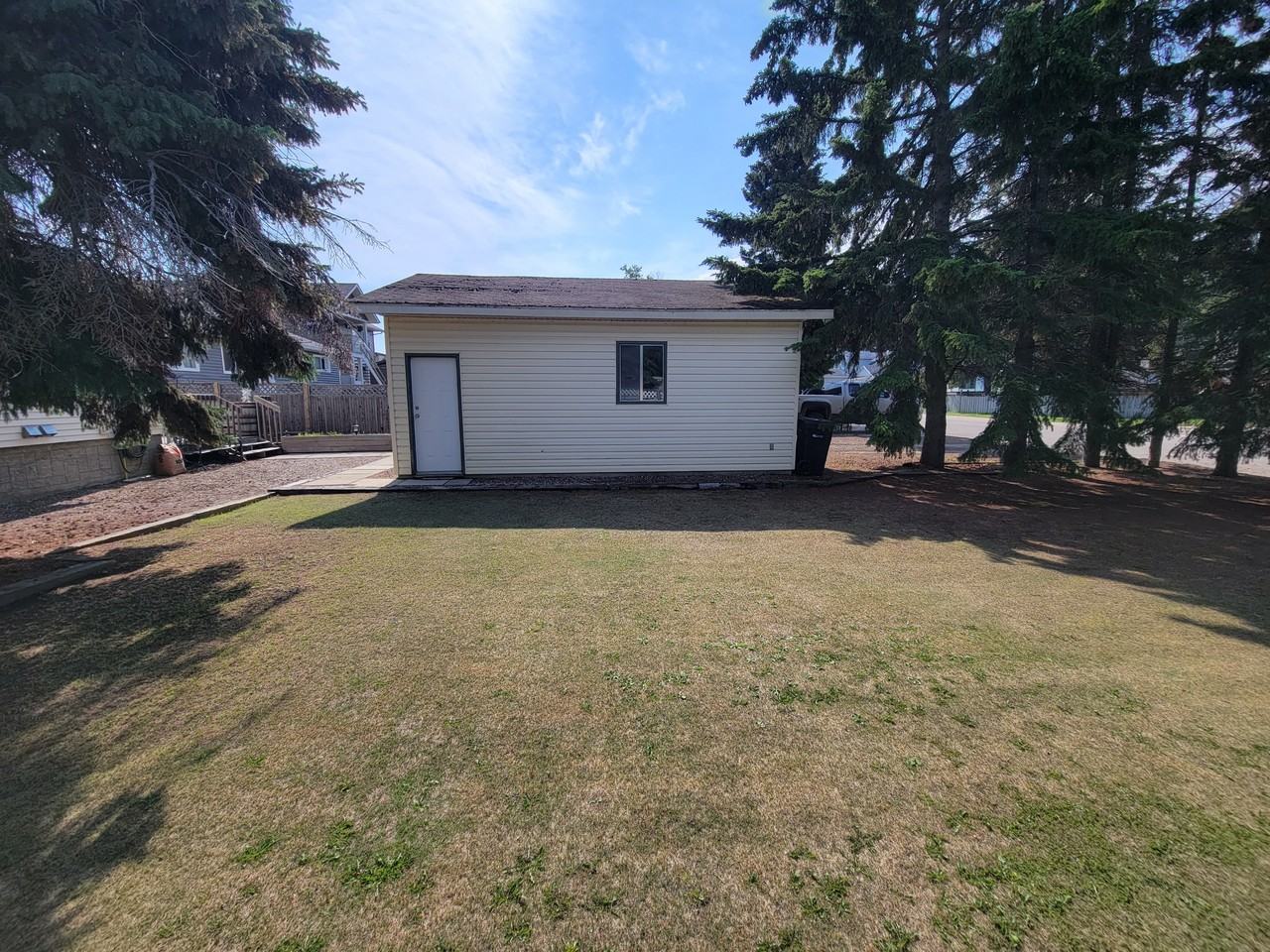 221 Birch Ave - Photo 7 of 25