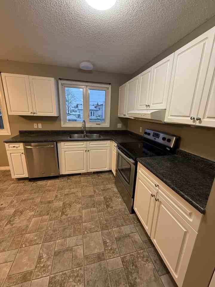 607 13 St - Photo 4 of 15