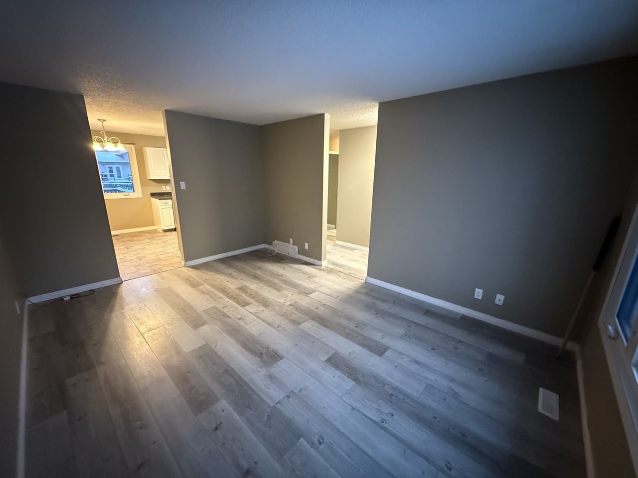 607 13 St - Photo 5 of 15