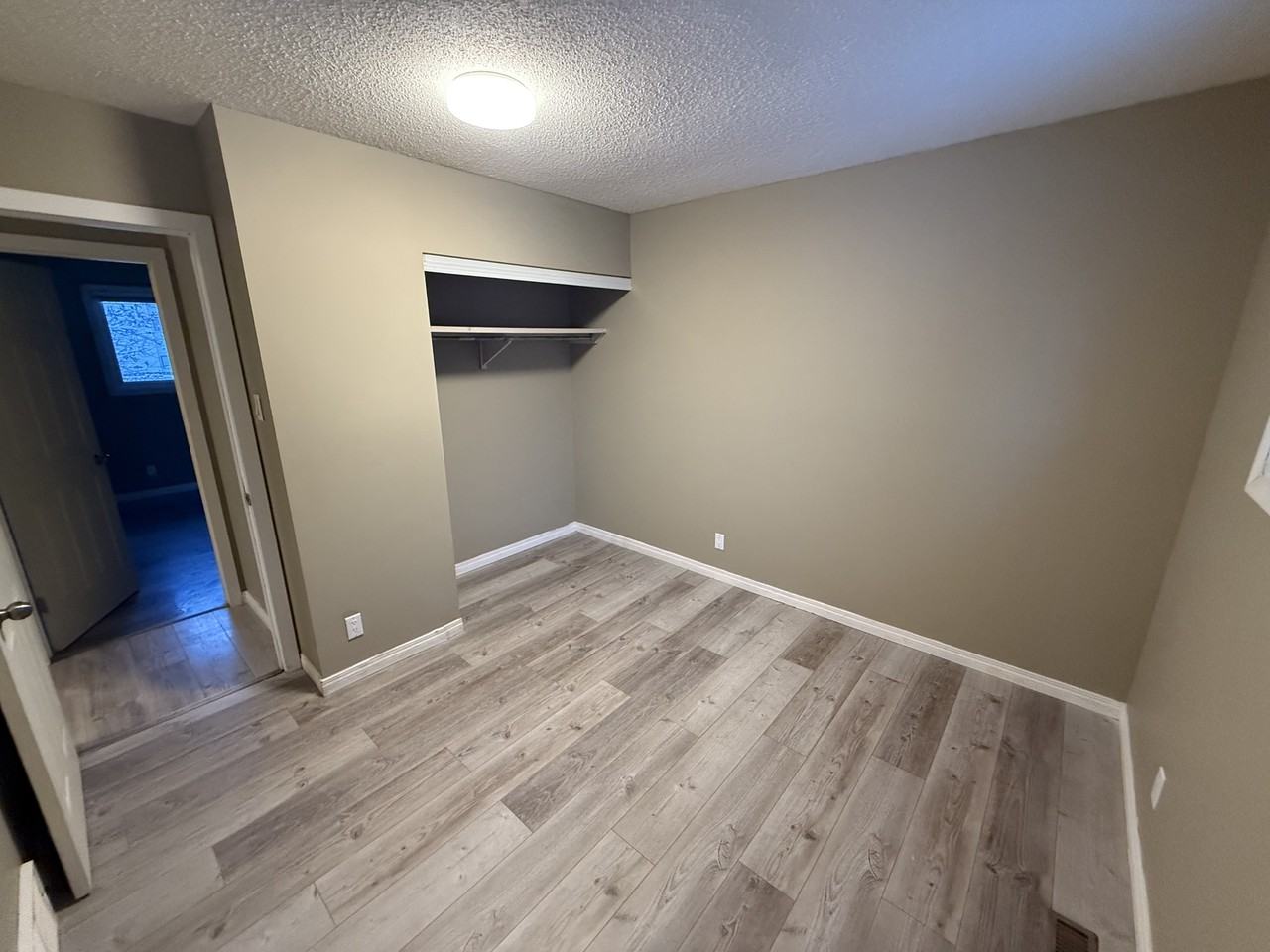 607 13 St - Photo 6 of 15