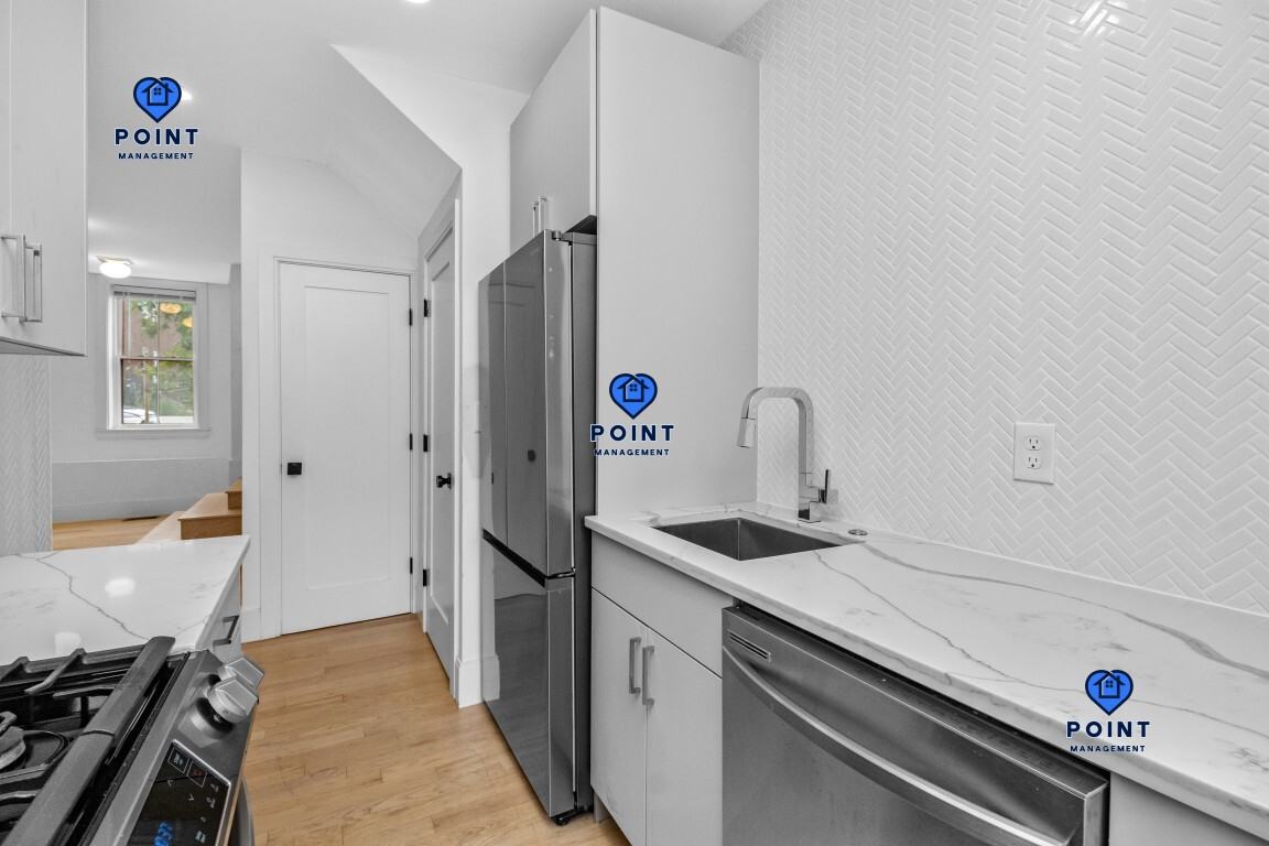 86 Chelsea - Photo 2 of 12