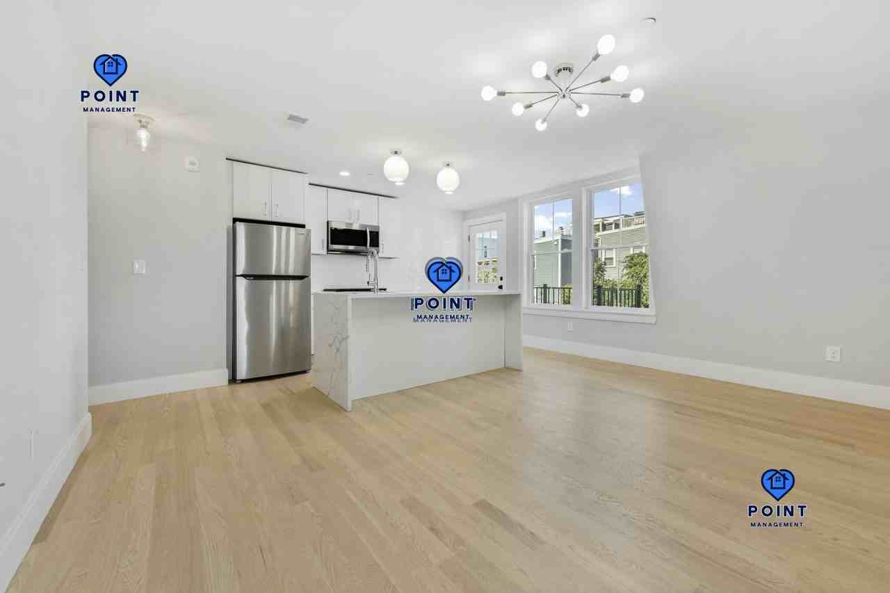 229 Princeton St #4 - Photo 3 of 8