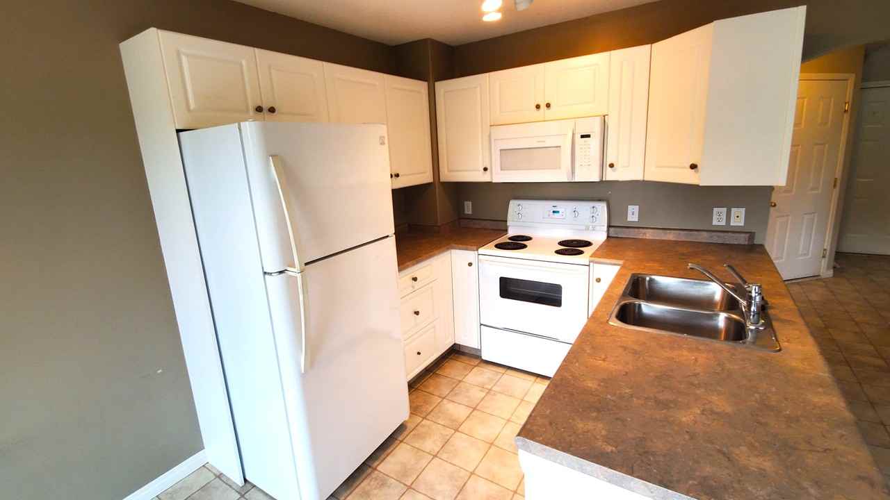 916 11 St - Photo 2 of 25