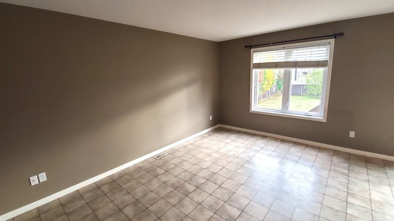 916 11 St - Photo 4 of 25