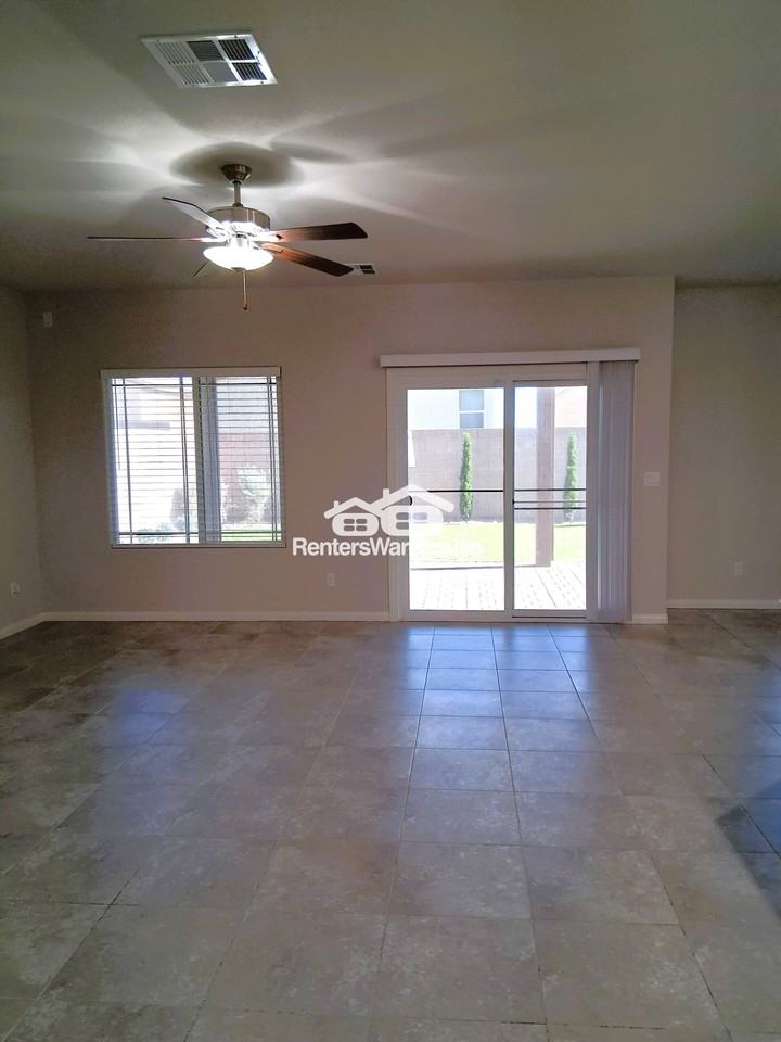 7920 Stone Forest St - Photo 4 of 39