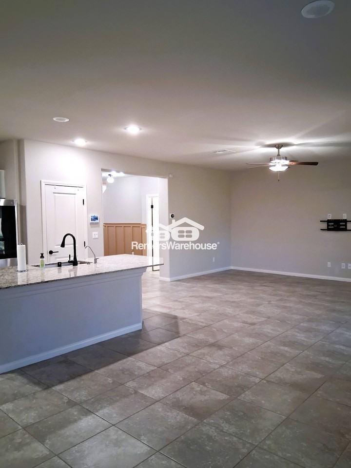 7920 Stone Forest St - Photo 7 of 39