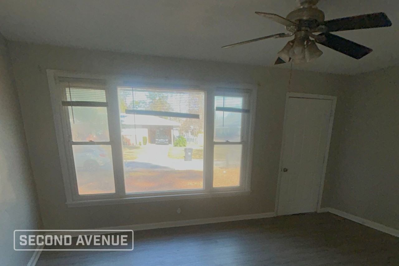 2728 Barry Dr - Photo 2 of 11