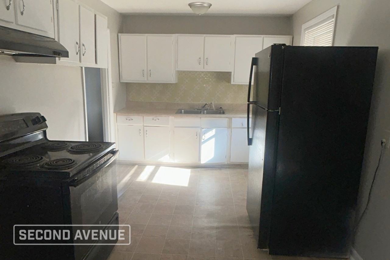 2728 Barry Dr - Photo 4 of 11