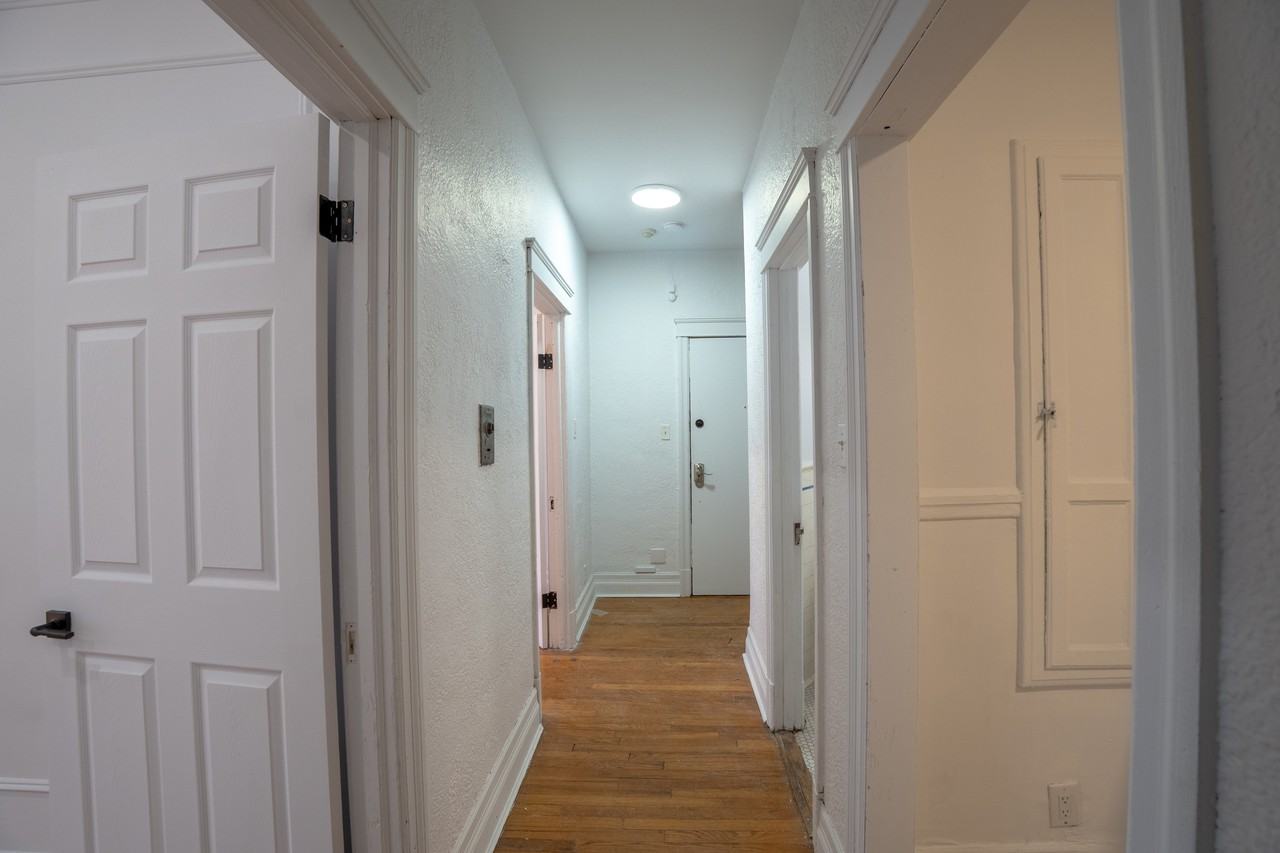 6266 Av. Notre-Dame-de-Grâce - Photo 2 of 10