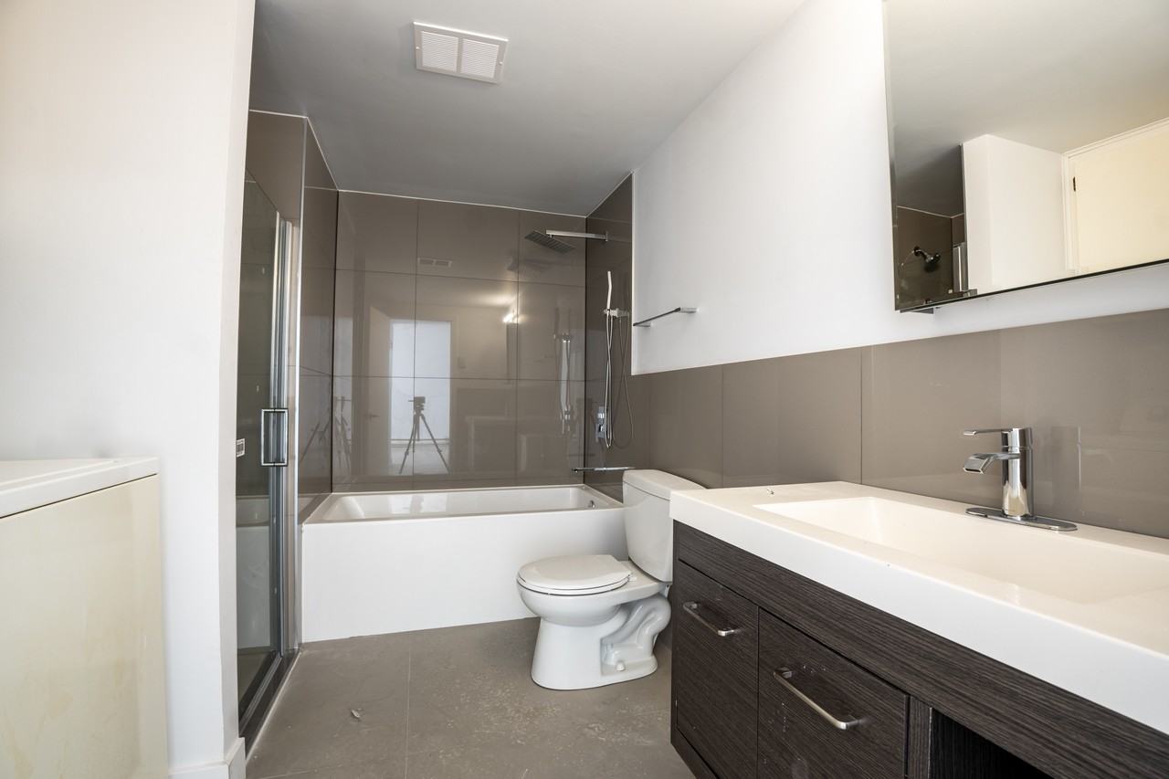 7746 Av. des Érables - Photo 7 of 13