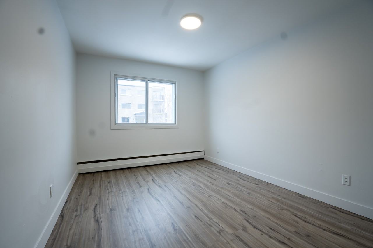 7790 Av. Trémolières - Photo 5 of 7
