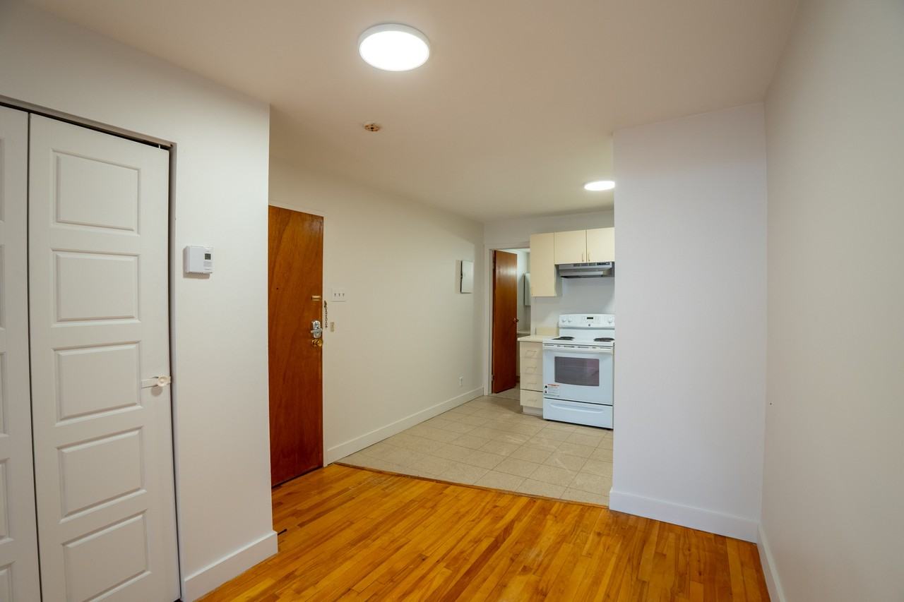 5576 St. Denis - Photo 2 of 7