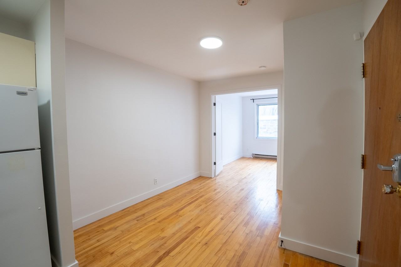 5576 St. Denis - Photo 4 of 7