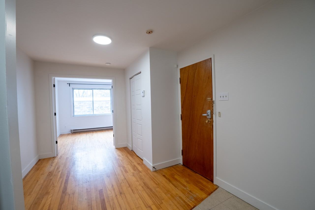 5576 St. Denis - Photo 5 of 7