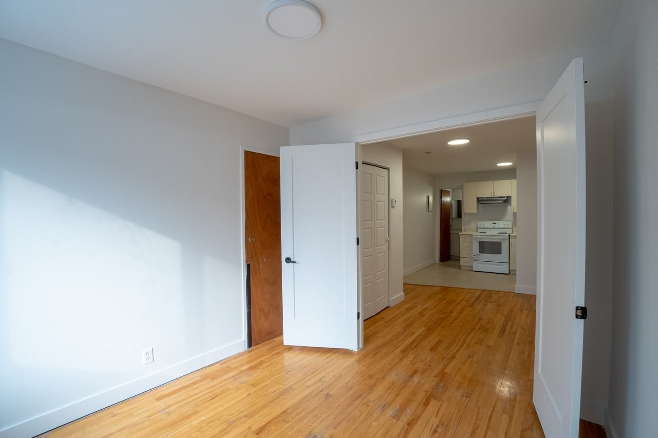 5576 St. Denis - Photo 3 of 7